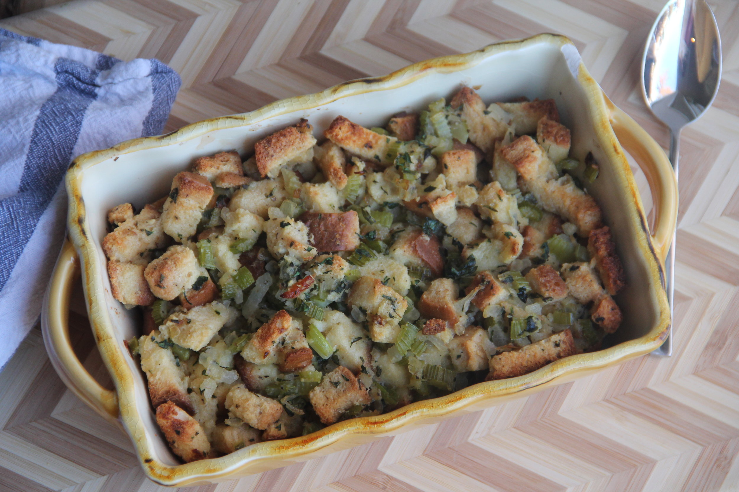 TRADITIONAL BREAD STUFFING