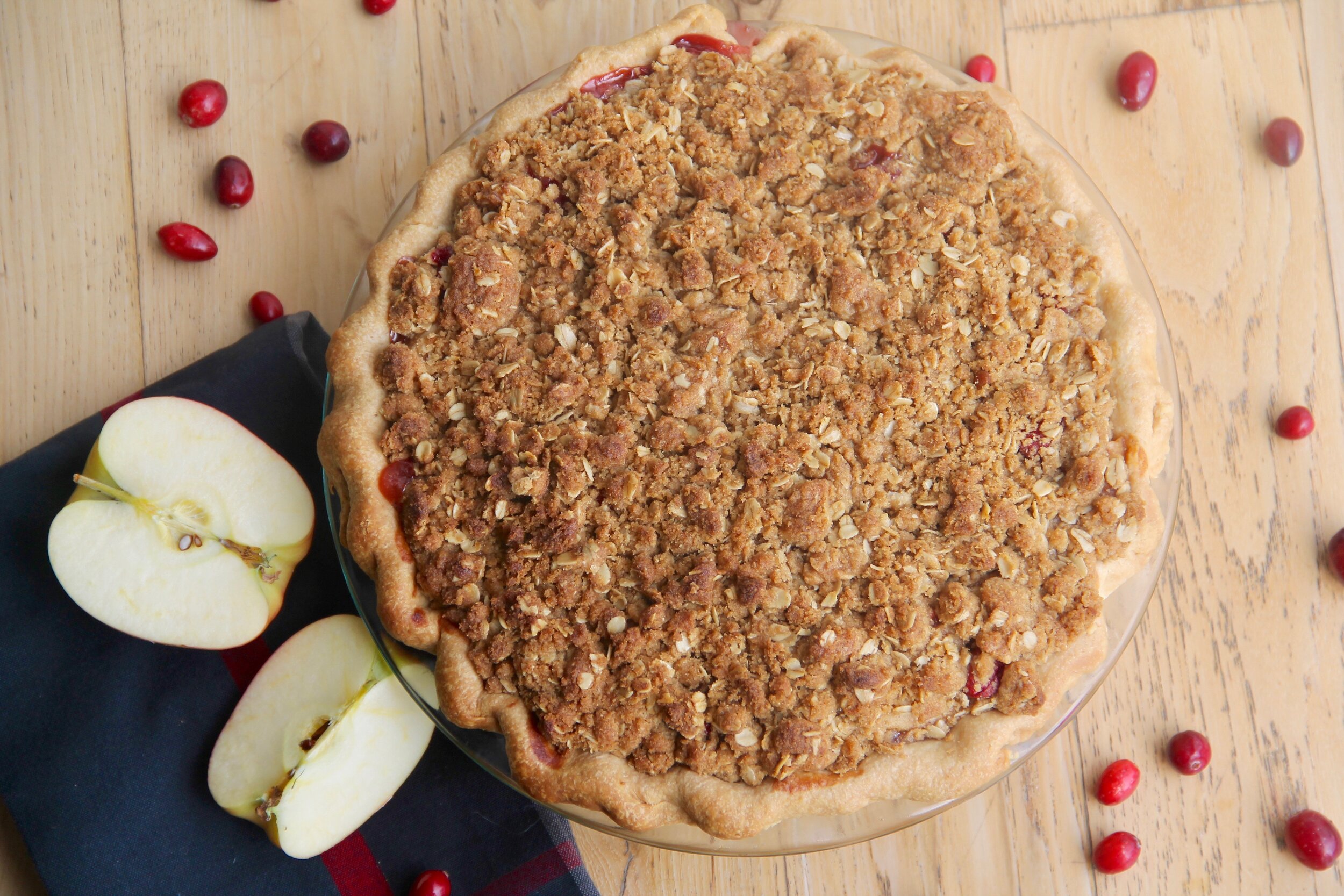 CRANBERRY APPLE PIE WITH CRUMBLE TOPPING